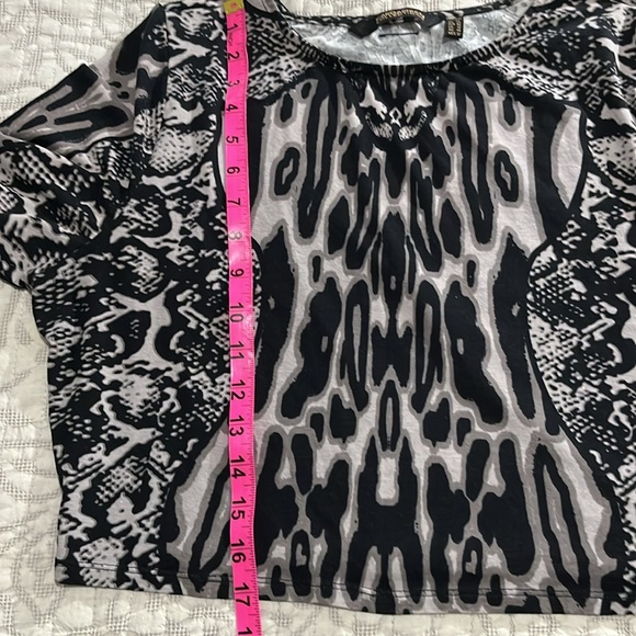 KARDASHIAN KOLLECTION ANIMOLECULE JERSEY CROP TOP - Picture 8 of 10